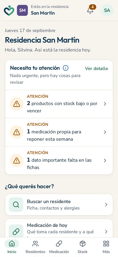 Inicio de una residencia en el celular: lo que necesita atención (stock bajo, medicación propia para reponer, datos que faltan en las fichas) y los accesos de «¿Qué querés hacer?».